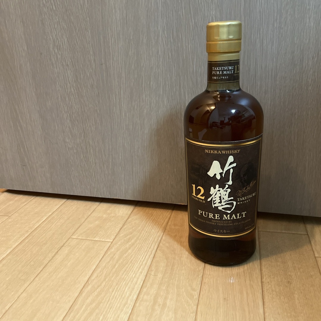 アサヒビール 竹鶴１２年　瓶７００ｍｌ　ＴＳＴラベル 食品/飲料/酒の酒(ウイスキー)の商品写真