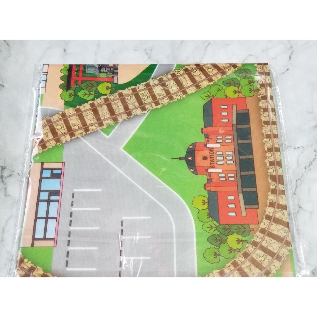 MY TOWN　レイルウェイマット　ロードマット　70×70cm　線路　道路 エンタメ/ホビーのおもちゃ/ぬいぐるみ(その他)の商品写真