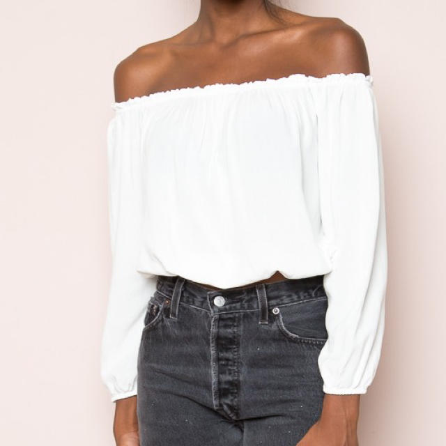 Brandy Melville(ブランディーメルビル)のオフショルダー トップス レディースのトップス(Tシャツ(長袖/七分))の商品写真