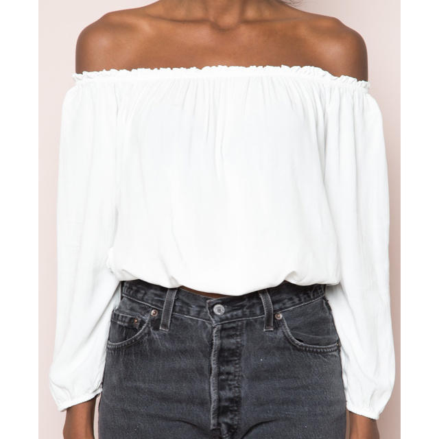 Brandy Melville(ブランディーメルビル)のオフショルダー トップス レディースのトップス(Tシャツ(長袖/七分))の商品写真