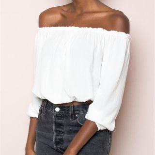 ブランディーメルビル(Brandy Melville)のオフショルダー トップス(Tシャツ(長袖/七分))