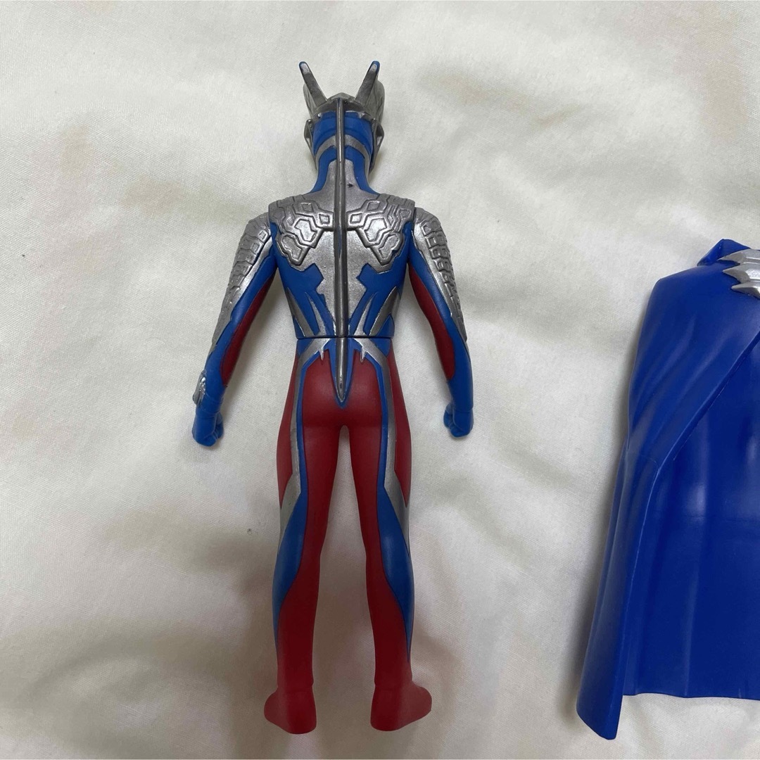 ウルトラマンゼロ　ウルトラマン　ゼロ　マント　ソフビ　マント　円谷プロ エンタメ/ホビーのおもちゃ/ぬいぐるみ(キャラクターグッズ)の商品写真