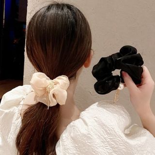 【数量限定】レディース 髪飾り ベージュ お洒落 韓国 揺れる 結婚式 パール (ヘアゴム/シュシュ)