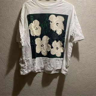 ユニクロ(UNIQLO)のユニクロ　トップス　Tシャツ　花柄(Tシャツ/カットソー(半袖/袖なし))