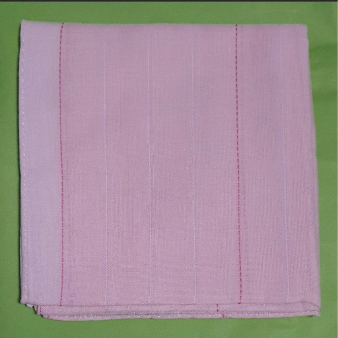 BURBERRY(バーバリー)のバーバリー BURBERRY ホースロゴ刺繍 ピンク系 新品 未使用 シール付き レディースのファッション小物(ハンカチ)の商品写真