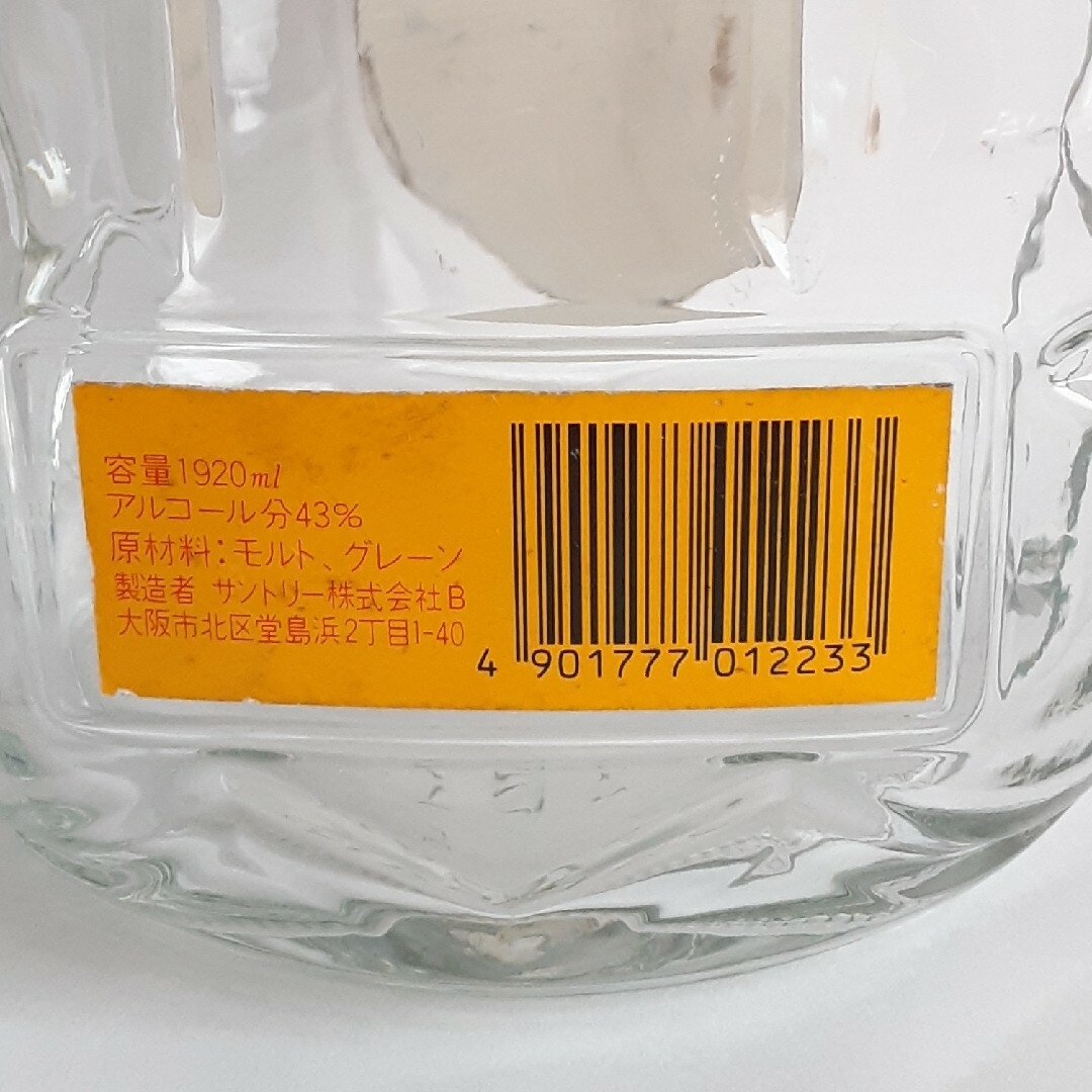 サントリー(サントリー)の旧ラベル 取手付き 1920ml 亀甲ボトル サントリー ウイスキー 角瓶 空瓶 食品/飲料/酒の酒(ウイスキー)の商品写真