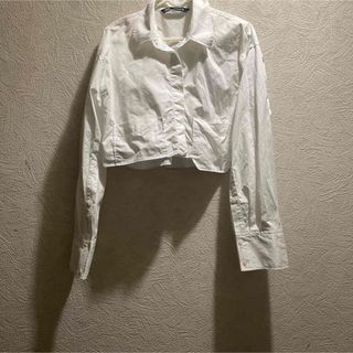 ザラ(ZARA)のzara シャツ　クロップドシャツ　ホワイト(シャツ/ブラウス(長袖/七分))