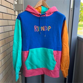 リップンディップ(RIPNDIP)のRIPNDIP プルオーバー パーカー M (パーカー)