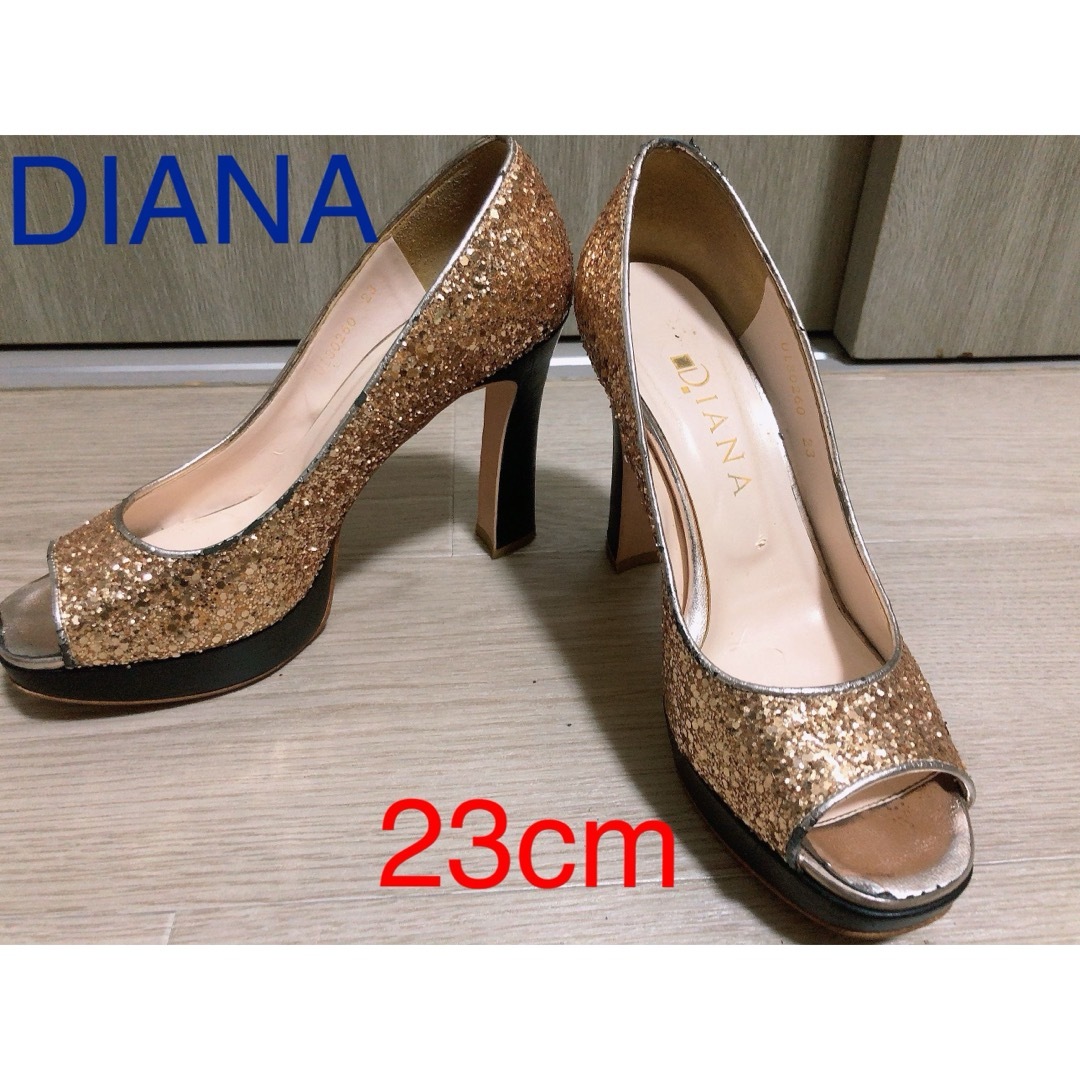 DIANA(ダイアナ)のDIANA ゴールド×スパンコール オープントゥパンプス レディースの靴/シューズ(ハイヒール/パンプス)の商品写真