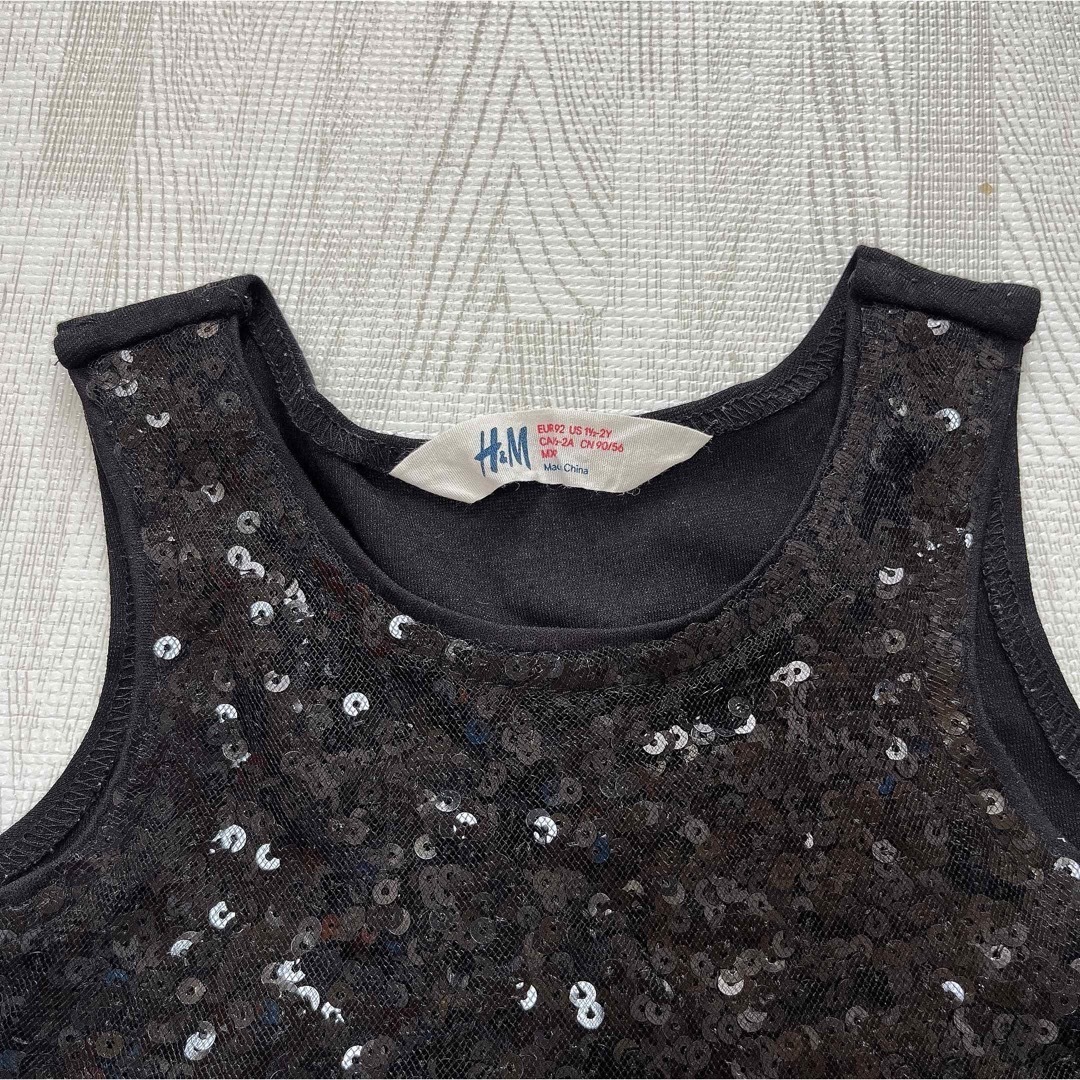 H&M(エイチアンドエム)のH&M ワンピース  90cm ブラック　スパンコール　ベビードレス　黒 キッズ/ベビー/マタニティのキッズ服女の子用(90cm~)(ワンピース)の商品写真