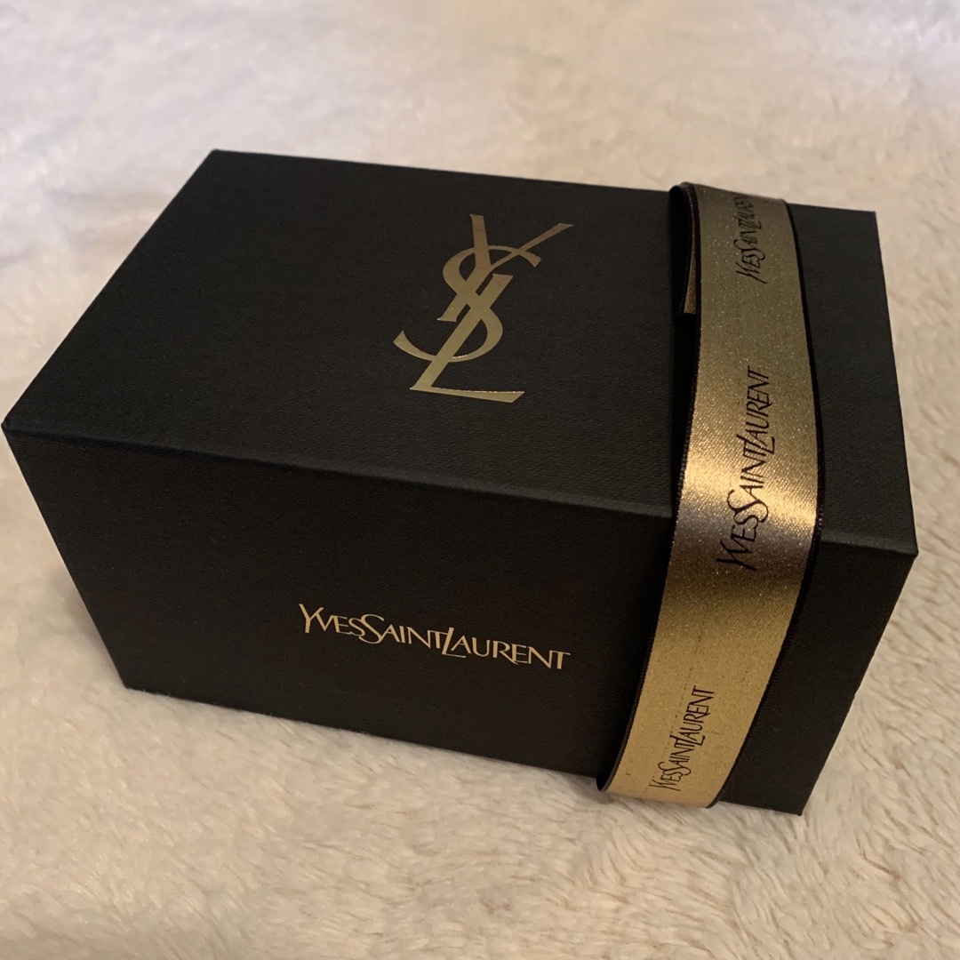 Yves Saint Laurent(イヴサンローラン)のYSL コスメギフトボックス エンタメ/ホビーのトレーディングカード(Box/デッキ/パック)の商品写真