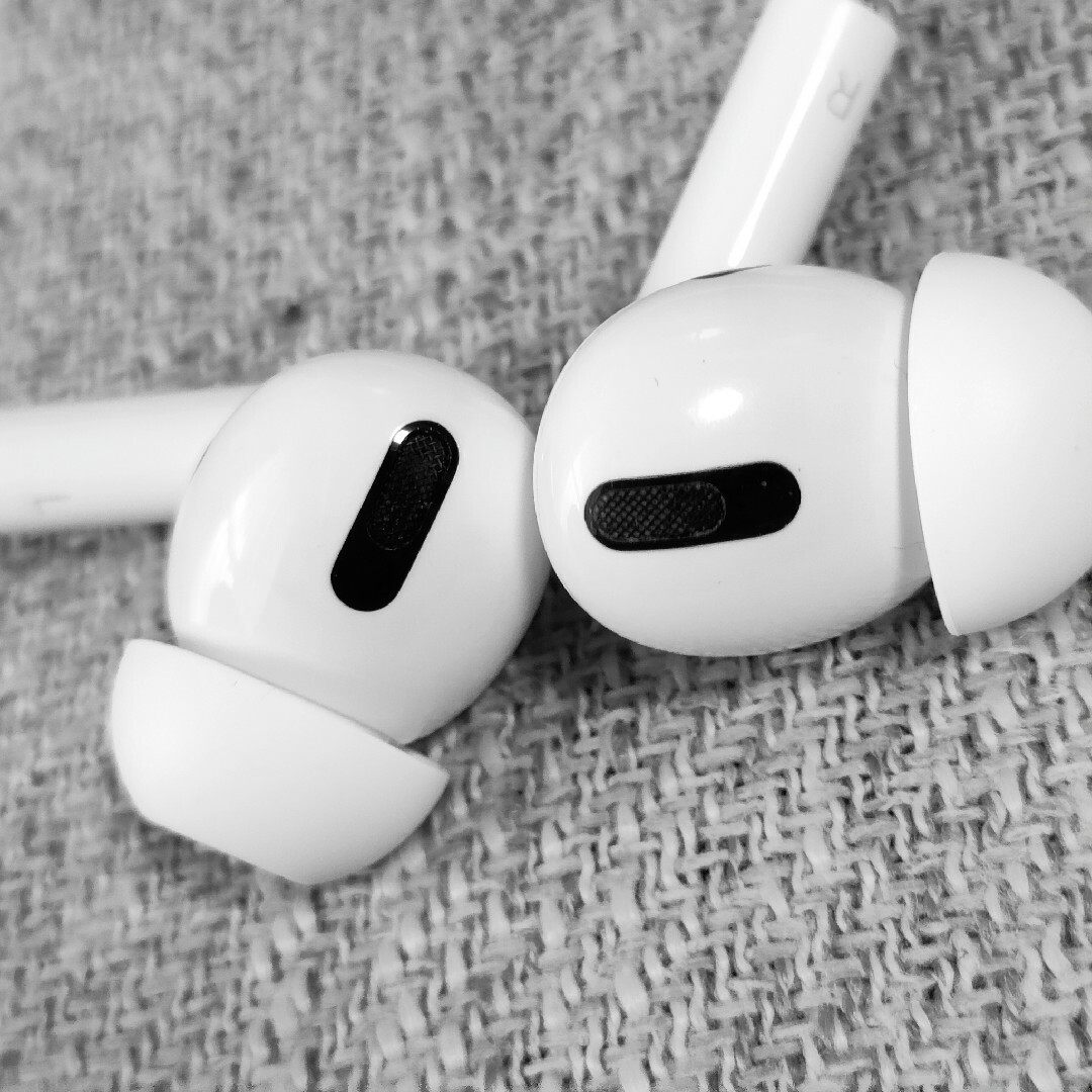 Apple(アップル)のApple AirPods Pro 両耳のみ LR 798 スマホ/家電/カメラのオーディオ機器(ヘッドフォン/イヤフォン)の商品写真