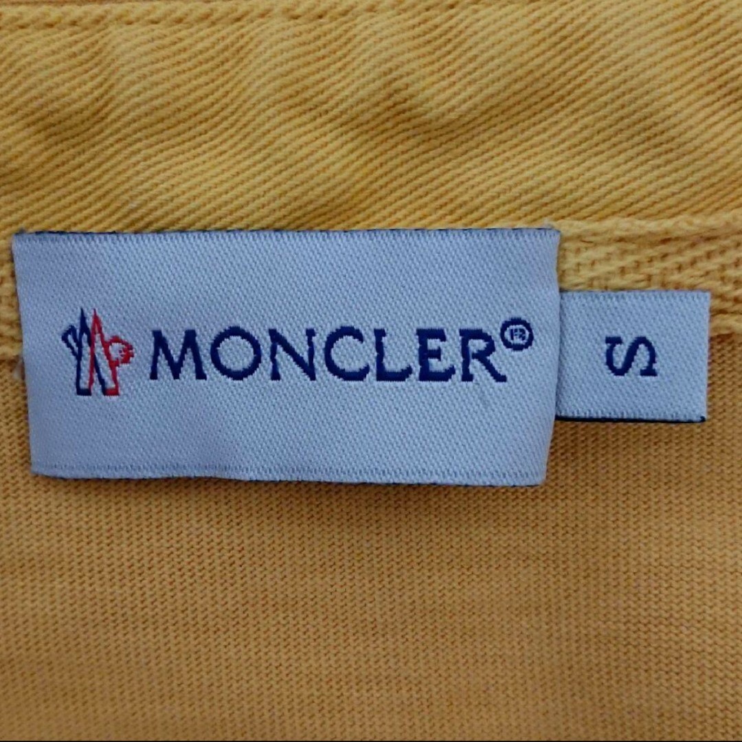 MONCLER(モンクレール)の定番モデル MONCLER モンクレール 袖 ロゴ ワッペン 半袖 ポロシャツ メンズのトップス(ポロシャツ)の商品写真