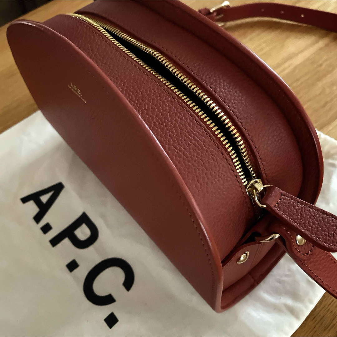 A.P.C(アーペーセー)の【美品】APC アーペーセー　ショルダーバッグ　ハーフムーン　ブラウン レディースのバッグ(ショルダーバッグ)の商品写真