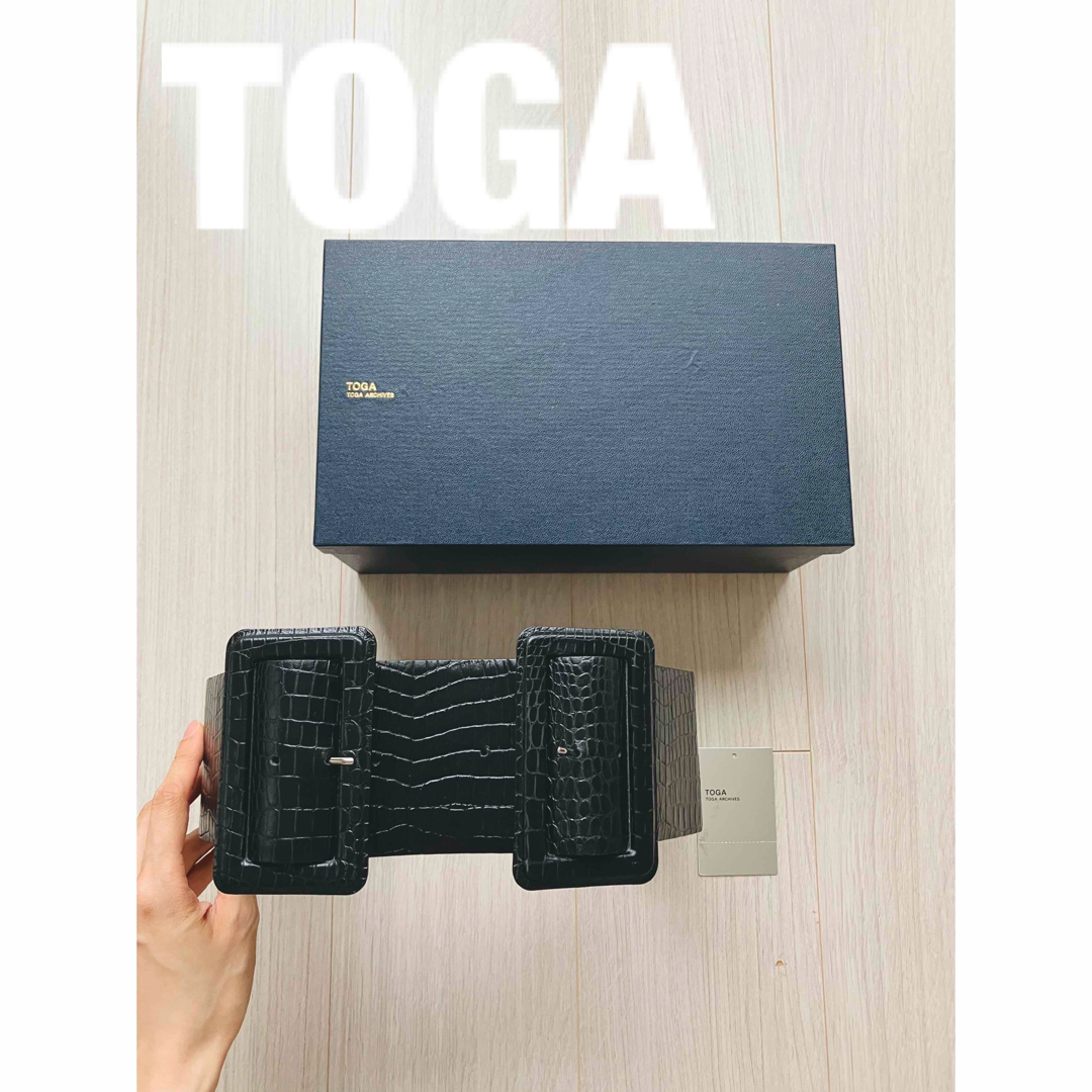 新品未使用　TOGA  2022年春夏コレクション　ダブルバックルワイドベルト レディースのファッション小物(ベルト)の商品写真