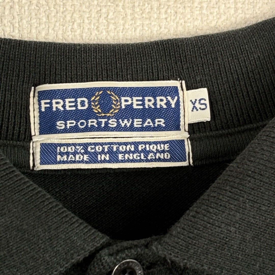 FRED PERRY(フレッドペリー)の大人気　フレッドペリー　ポロシャツ　ヴィンテージ　半袖　黒　黄色　XS 古着 メンズのトップス(ポロシャツ)の商品写真