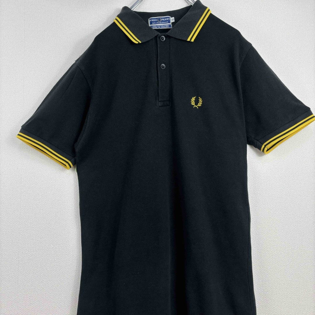 FRED PERRY(フレッドペリー)の大人気　フレッドペリー　ポロシャツ　ヴィンテージ　半袖　黒　黄色　XS 古着 メンズのトップス(ポロシャツ)の商品写真