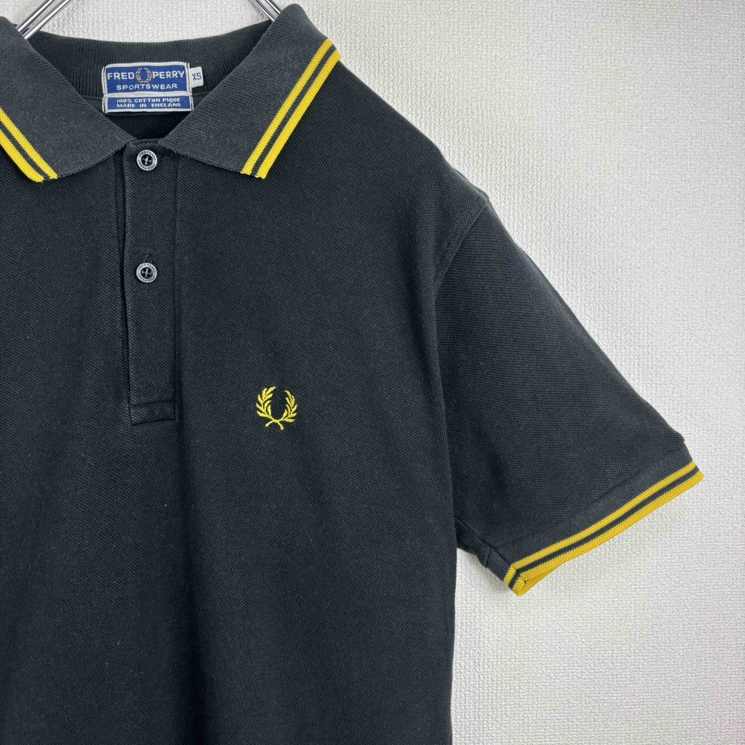 FRED PERRY(フレッドペリー)の大人気　フレッドペリー　ポロシャツ　ヴィンテージ　半袖　黒　黄色　XS 古着 メンズのトップス(ポロシャツ)の商品写真