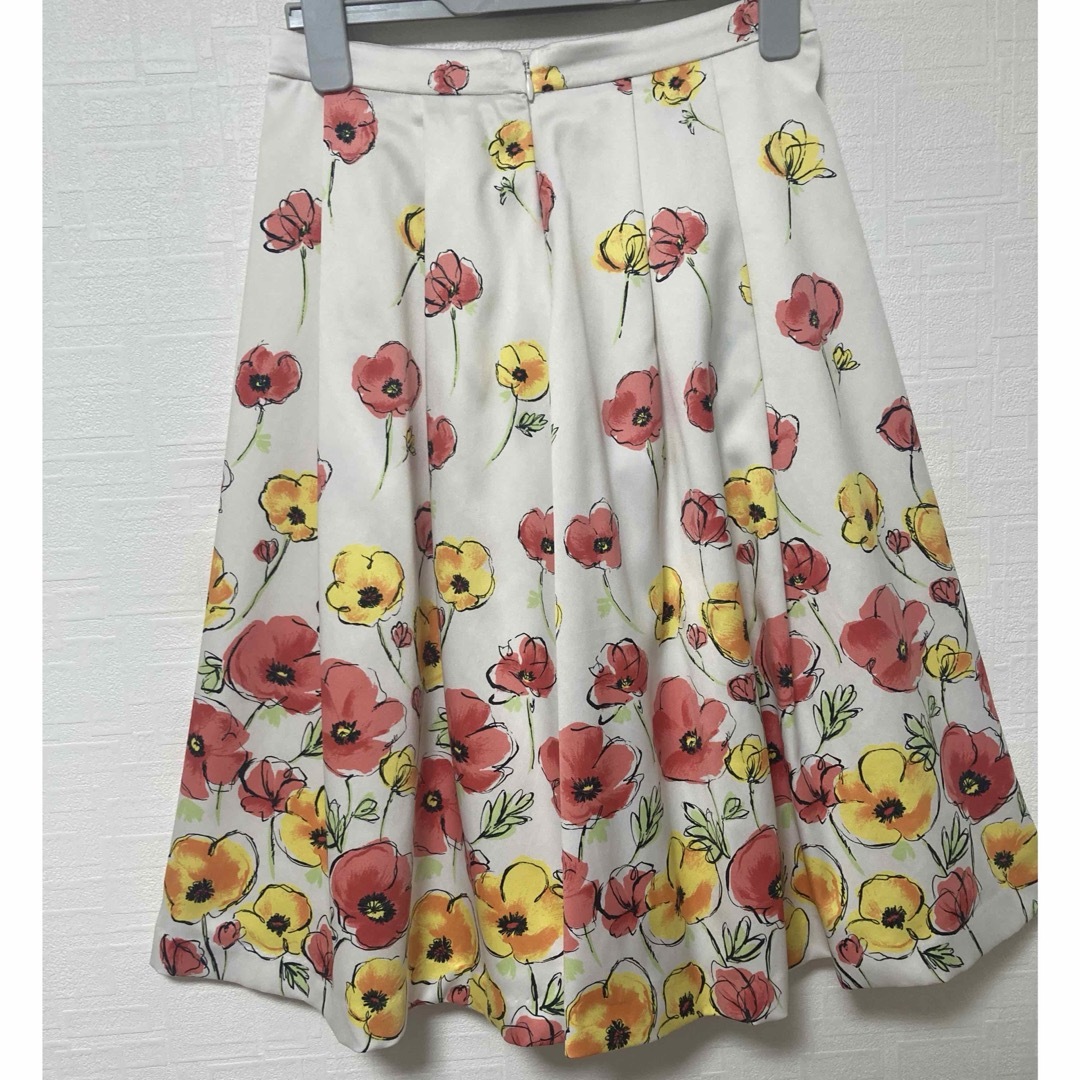 And Couture(アンドクチュール)のアンドクチュール　華やかな花柄　フラワー柄　フレアスカート 花柄 レディースのスカート(ひざ丈スカート)の商品写真