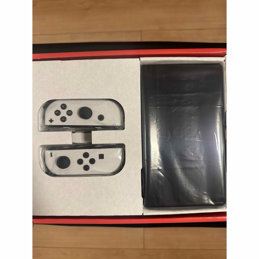 Nintendo Switch(ニンテンドースイッチ)の2024/1月購入　有機ELモデル Nintendo Switch ホワイト エンタメ/ホビーのゲームソフト/ゲーム機本体(家庭用ゲーム機本体)の商品写真
