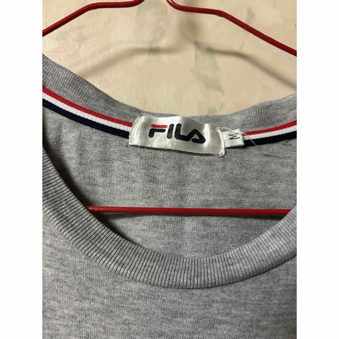 FILA(フィラ)のFILA グレー　ワンポイントロゴTシャツ　メンズM メンズのトップス(Tシャツ/カットソー(半袖/袖なし))の商品写真