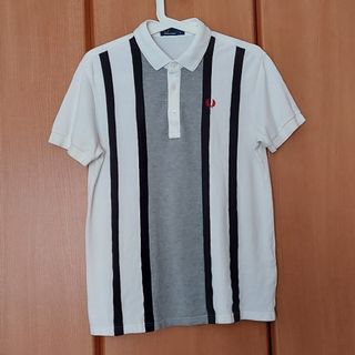 フレッドペリー(FRED PERRY)の美品　フレッドペリー　ポロシャツ　メンズ　白　ストライプ　刺繍ロゴ　ゴルフ(ポロシャツ)