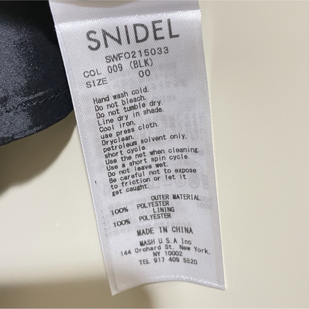 SNIDEL(スナイデル)のSNIDEL スナイデル デコルテオープンドットプリントワンピース レディースのワンピース(ロングワンピース/マキシワンピース)の商品写真