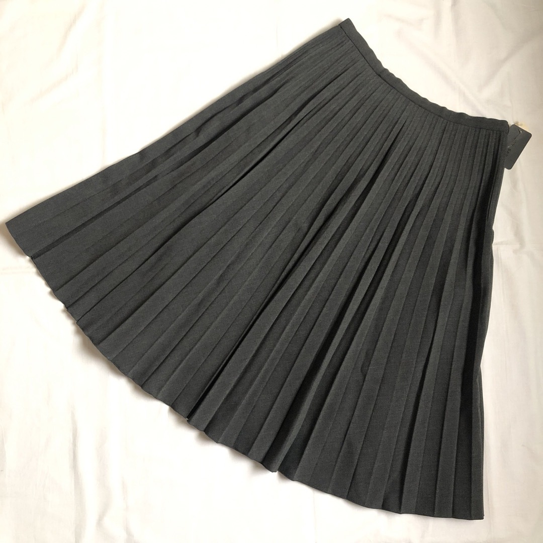 プリーツスカート　チャコール　LL レディースのスカート(ひざ丈スカート)の商品写真