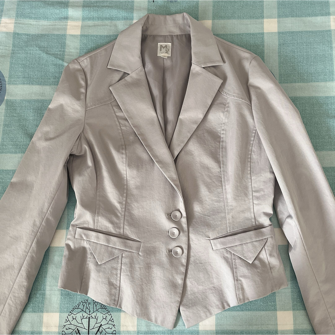 シングルボタンショートジャケット　灰色 レディースのジャケット/アウター(テーラードジャケット)の商品写真