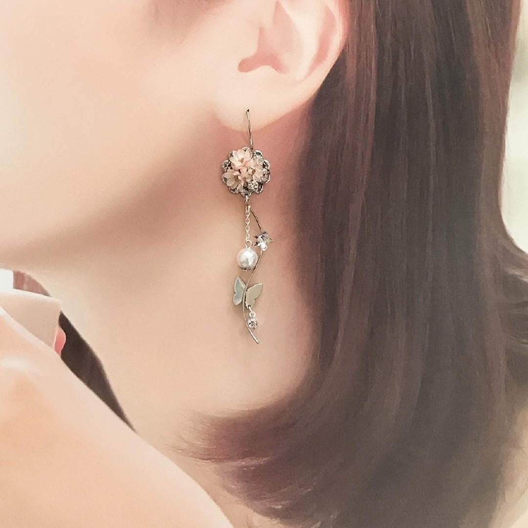 No.218 ピンクのお花と蝶々 本物のお花のピアス イヤリングの No.218 ピンクのお花と蝶々 本物のお花のピアス イヤリングの