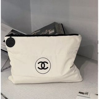 シャネル(CHANEL)のCHANEL 化粧ポーチ ノベルティ  黒 非売品 ポーチ　白(ポーチ)