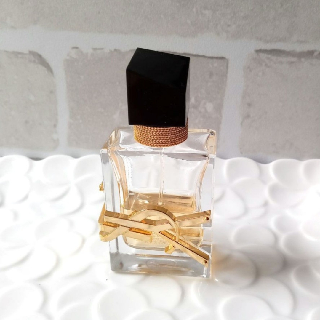 Yves Saint Laurent(イヴサンローラン)のイヴ・サンローラン　リブレオーデトワレ　30mL コスメ/美容の香水(香水(女性用))の商品写真