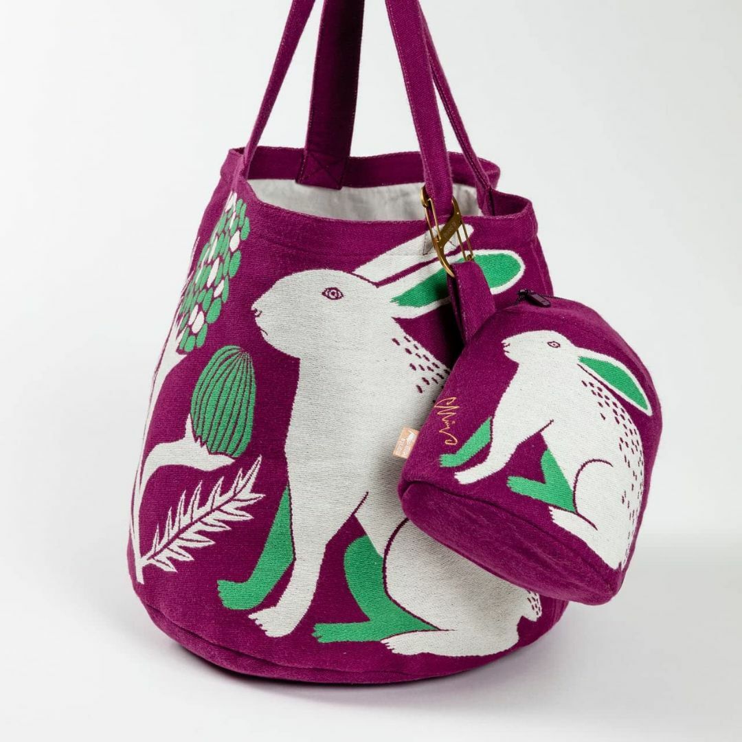 morita MiW マチ付きポーチ 平原の花のウサギたち パープル コロリンと レディースのバッグ(その他)の商品写真