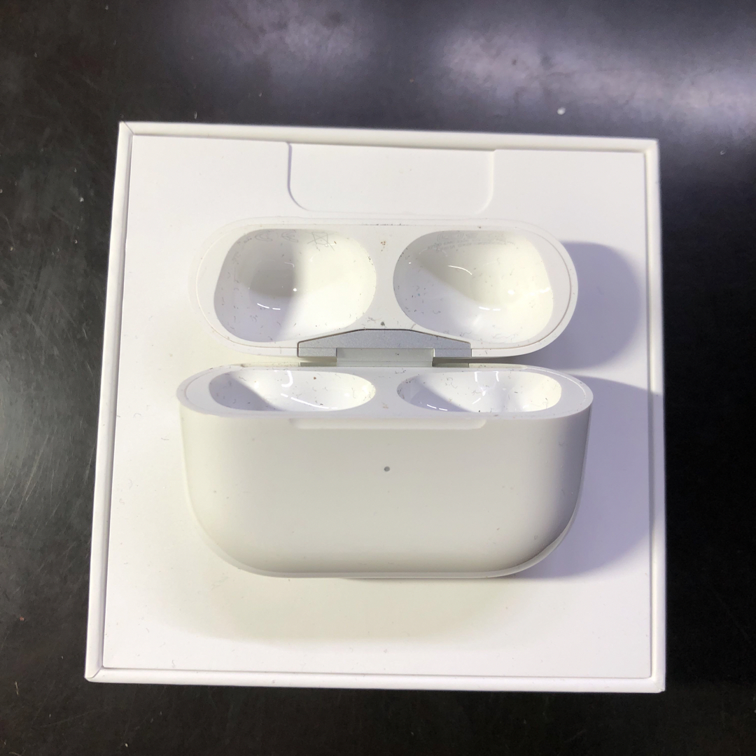 Apple(アップル)のApple AirPods  Pro 第1世代　充電ケース スマホ/家電/カメラのスマホアクセサリー(iPhoneケース)の商品写真