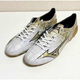 ミズノ(MIZUNO)のMIZUNO α JAPAN ホワイト × プリズムゴールド(シューズ)