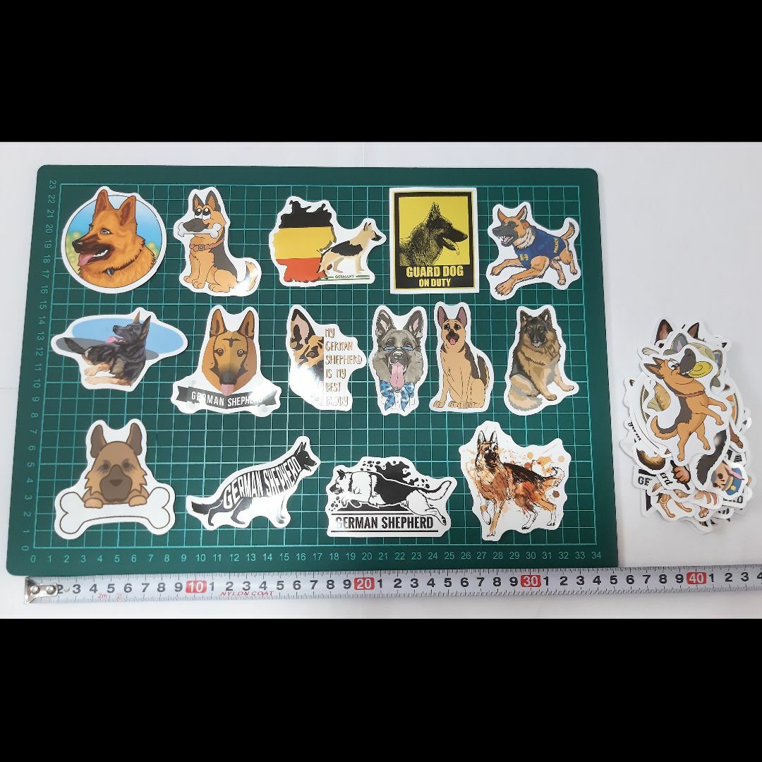 ジャーマン・シェパード　シール100枚セット　犬　警察犬　牧羊犬 エンタメ/ホビーのコレクション(印刷物)の商品写真