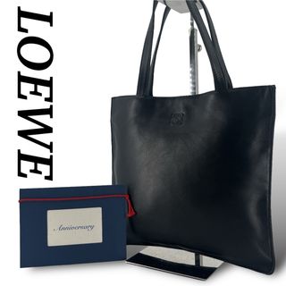 ロエベ(LOEWE)の美品　ロエベ　ハンドバッグ　アナグラム　ロゴ型押し　ゴールド金具　ラムレザー　黒(ハンドバッグ)