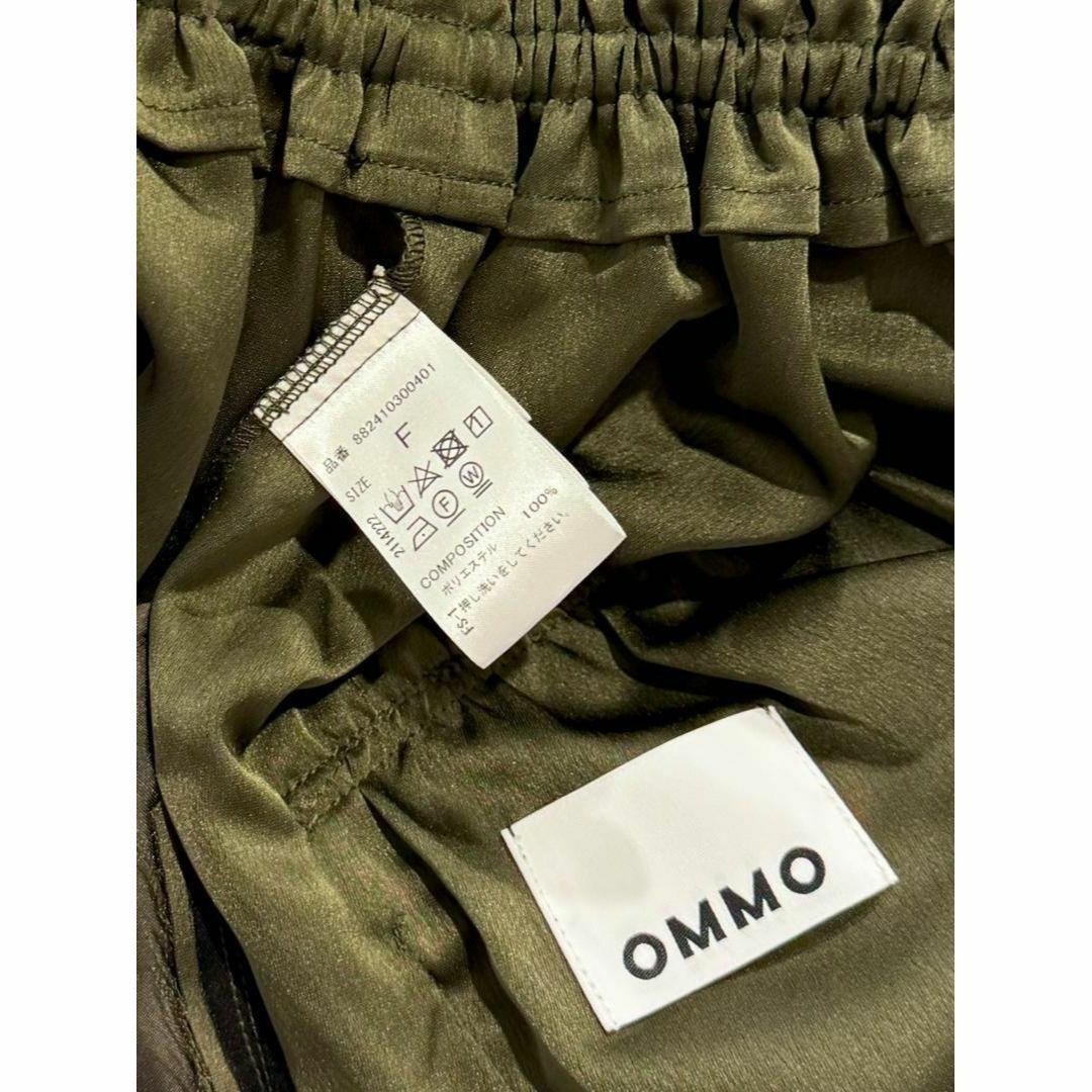 新作 新品 OMMO GATHER POCKET SATIN OP KHAKI レディースのワンピース(ロングワンピース/マキシワンピース)の商品写真