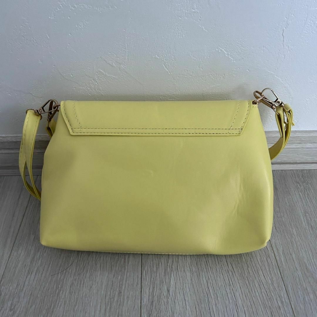 2wayバッグ ショルダーバッグ 黄色 イエロー チェーン ハンドバッグ 春 レディースのバッグ(ショルダーバッグ)の商品写真