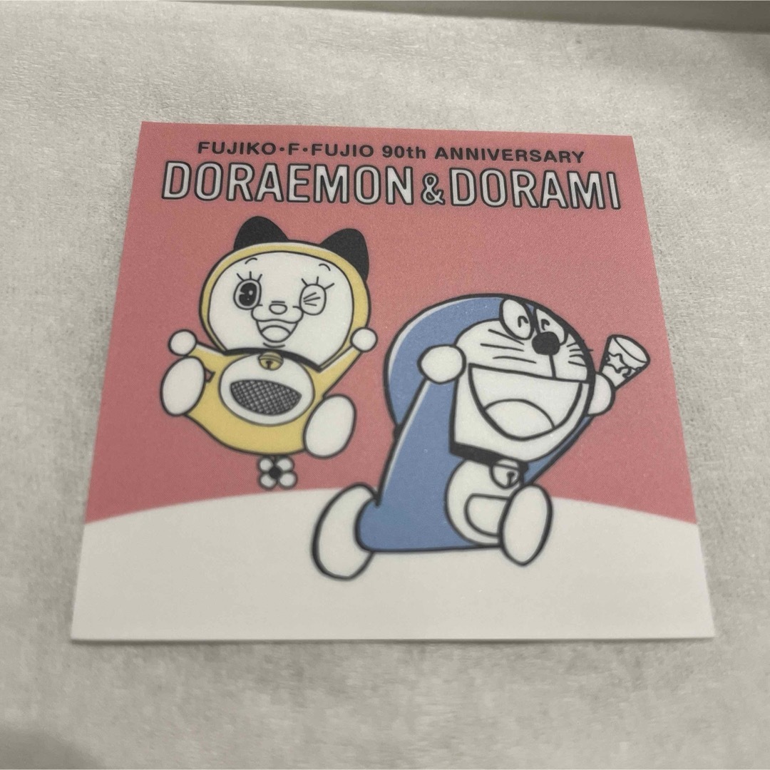 FUJIKO・F・FUJIO 90th ANNIVERSARY グミ ステッカー エンタメ/ホビーのおもちゃ/ぬいぐるみ(キャラクターグッズ)の商品写真