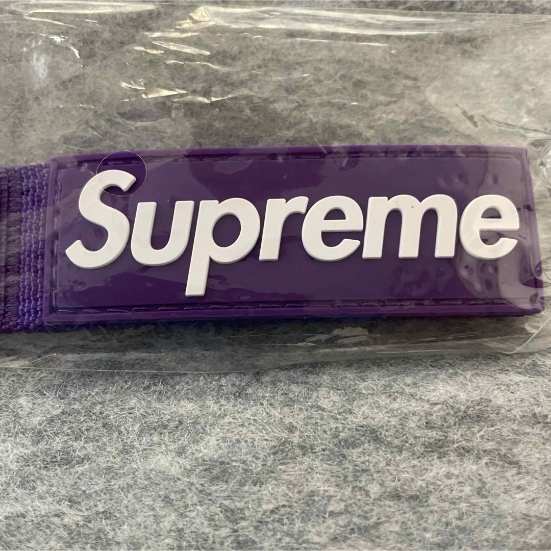 Supreme(シュプリーム)のSupreme Webbing Keychain "Purple"シュプリーム メンズのファッション小物(キーホルダー)の商品写真