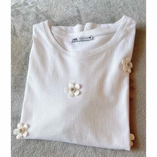 ザラ(ZARA)のZARA フラワーコットン　tシャツ　美品(Tシャツ(半袖/袖なし))