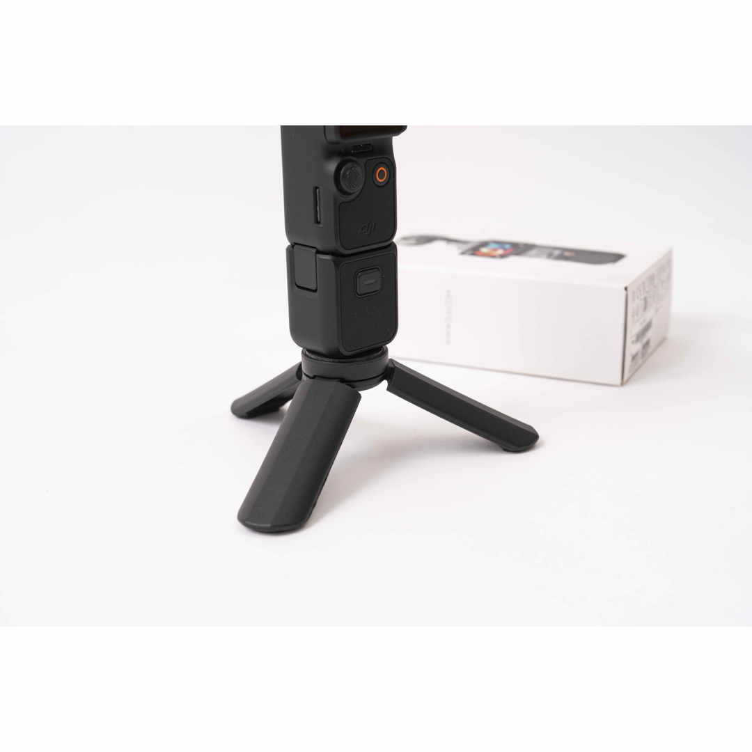 DJI OSMO POCKET 3  ＋　ミニ三脚 スマホ/家電/カメラのカメラ(ビデオカメラ)の商品写真