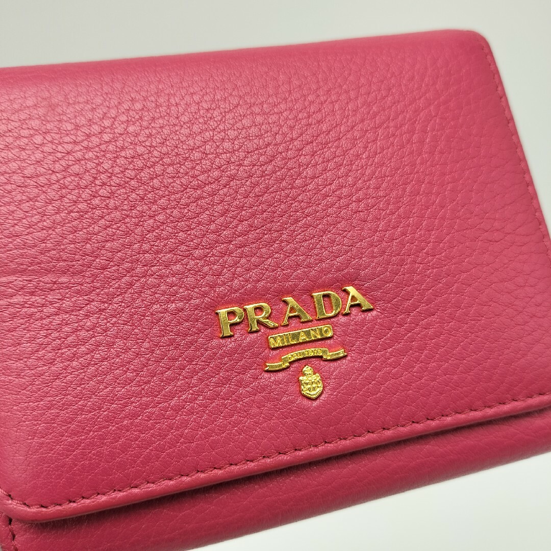 PRADA(プラダ)の極美品✨プラダ　折り財布　レザー　ピンク レディースのファッション小物(財布)の商品写真