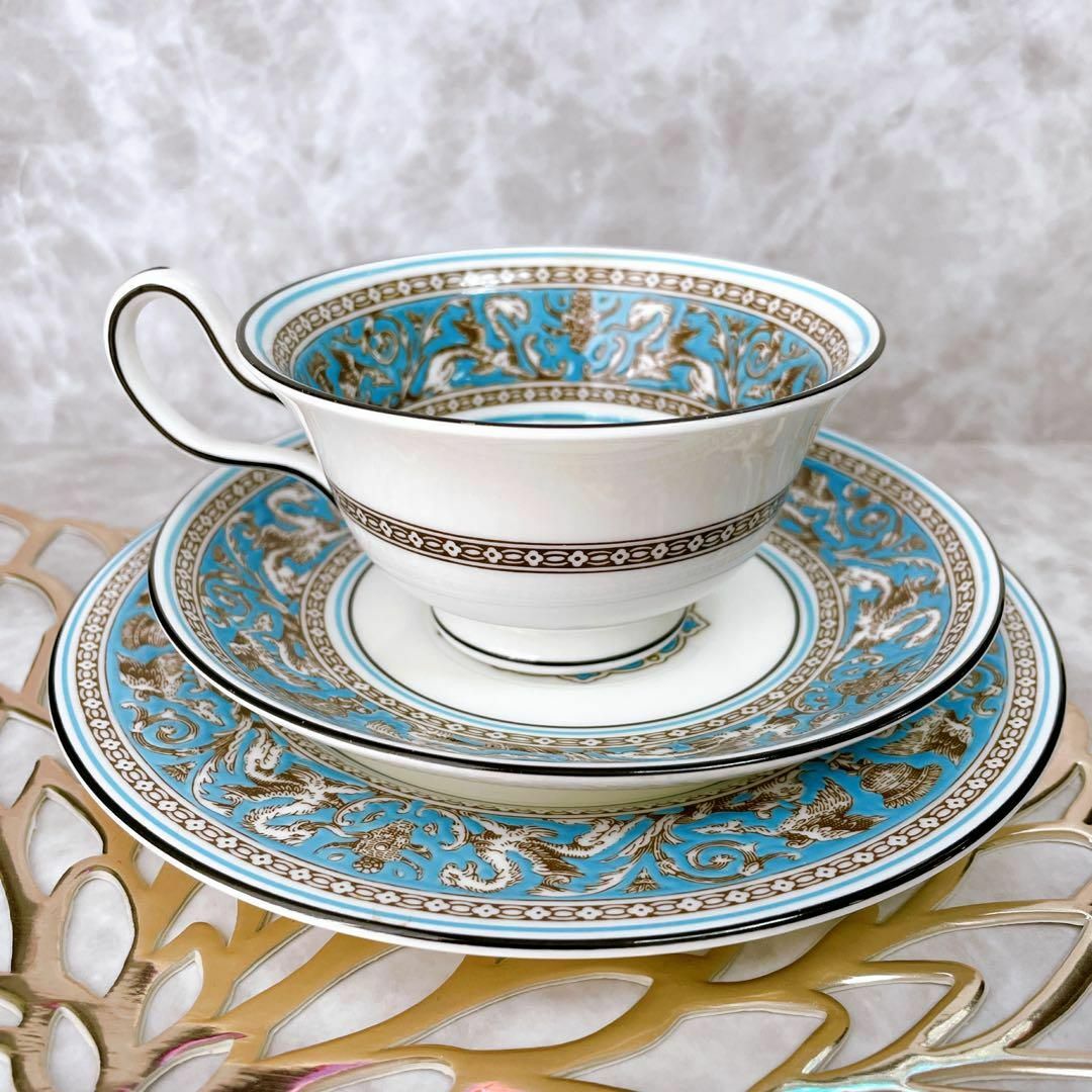 WEDGWOOD(ウェッジウッド)の美品✨ウェッジウッド フロレンティーン ターコイズ カップ＆ソーサー　トリオ インテリア/住まい/日用品のキッチン/食器(グラス/カップ)の商品写真