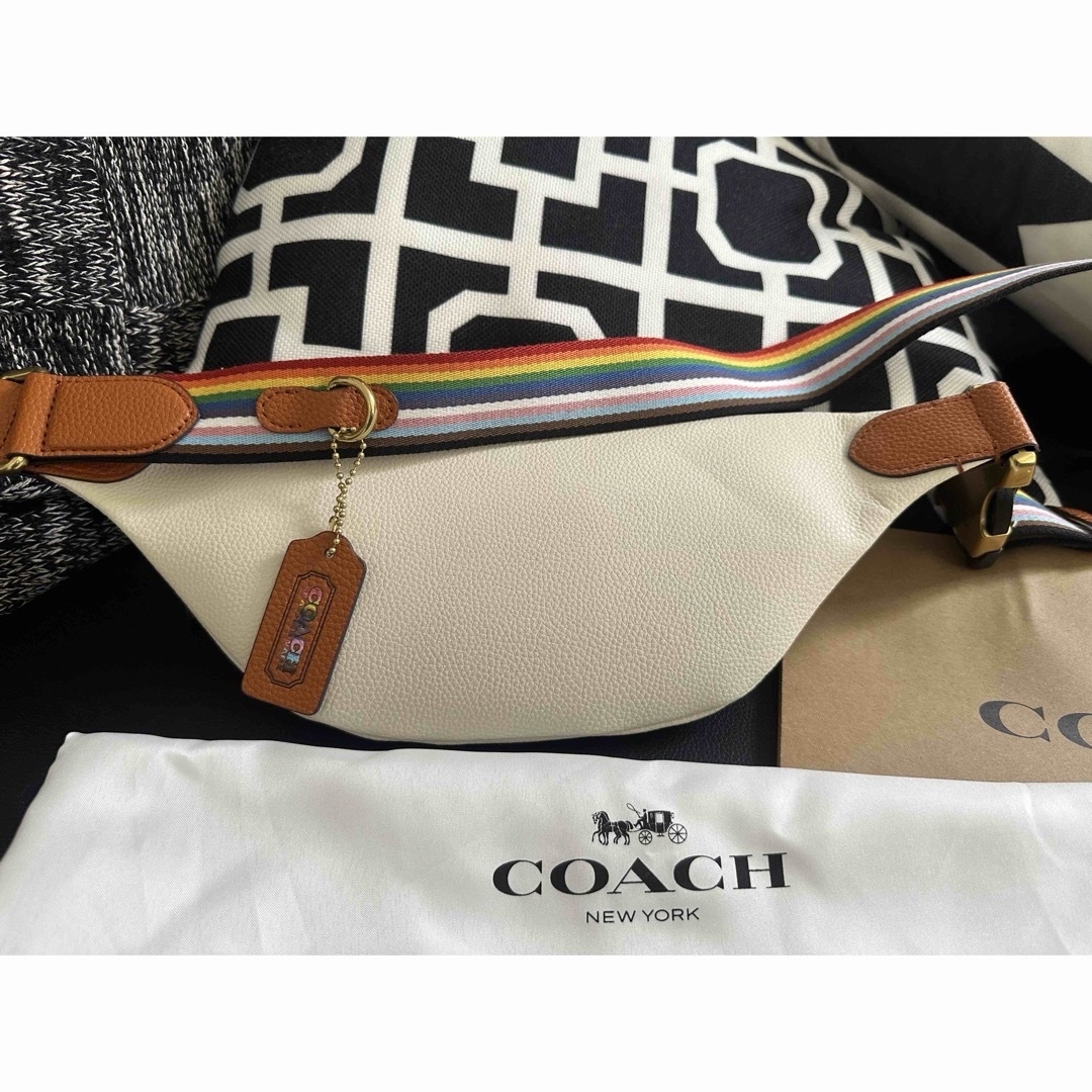 COACH(コーチ)のコーチのボディバッグ レディースのバッグ(ショルダーバッグ)の商品写真