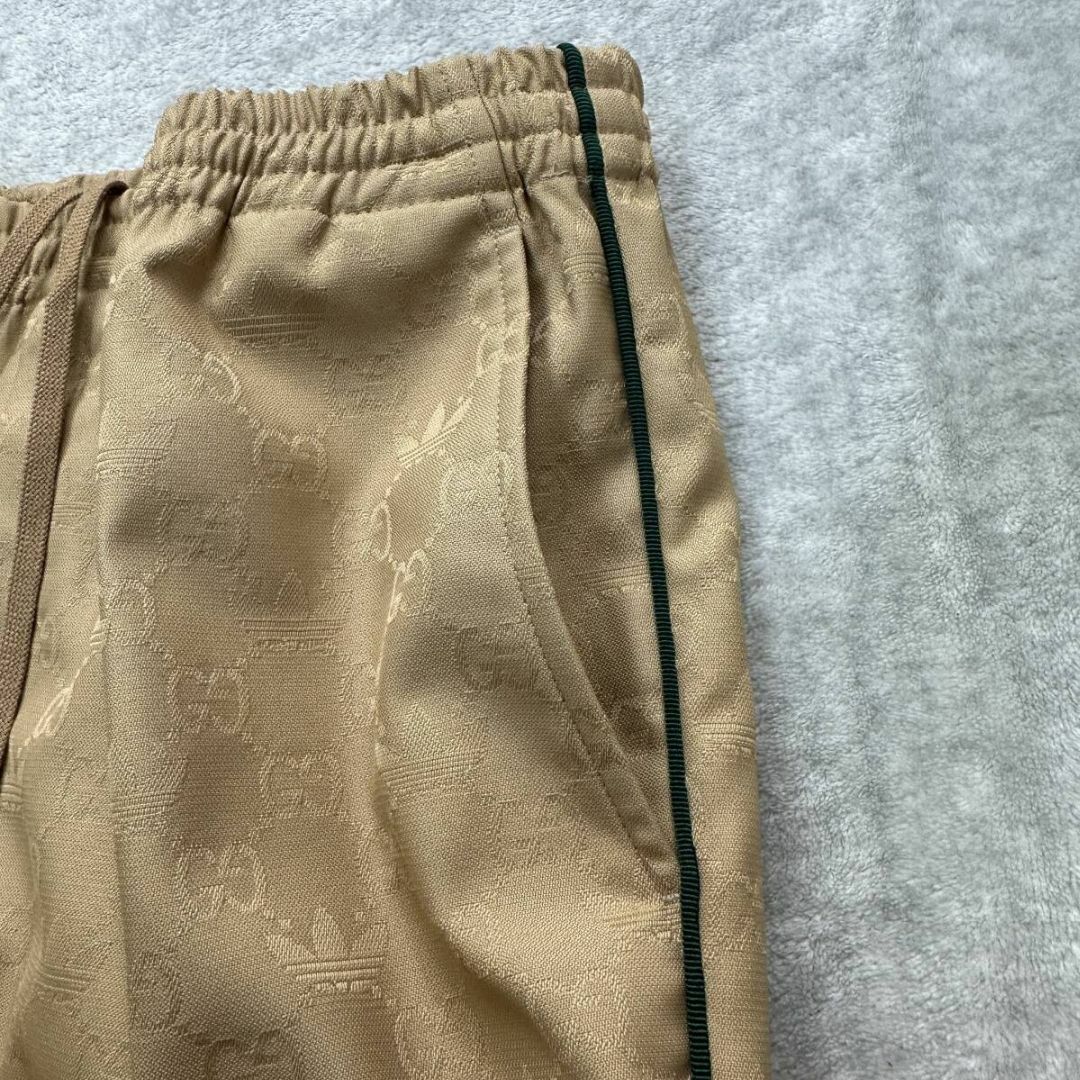 adidas - 新品 GUCCI Mサイズ相当 adidas GG柄 トラックパンツの adidas - 新品 GUCCI Mサイズ相当 adidas GG柄 トラックパンツの