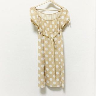 49av.Junko Shimada(49アベニュージュンコシマダ) ワンピース サイズ38 M レディース美品  - ベージュ×白 クルーネック/半袖/ひざ丈/ドット柄(その他)