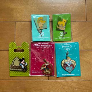 ディズニー(Disney)のディズニー　来場者限定非売品グッズ、ミッキーピンバッジ(キャラクターグッズ)