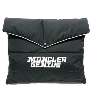 モンクレール(MONCLER)のMONCLER(モンクレール) クラッチバッグ美品  - 黒×白 ナイロン(クラッチバッグ)